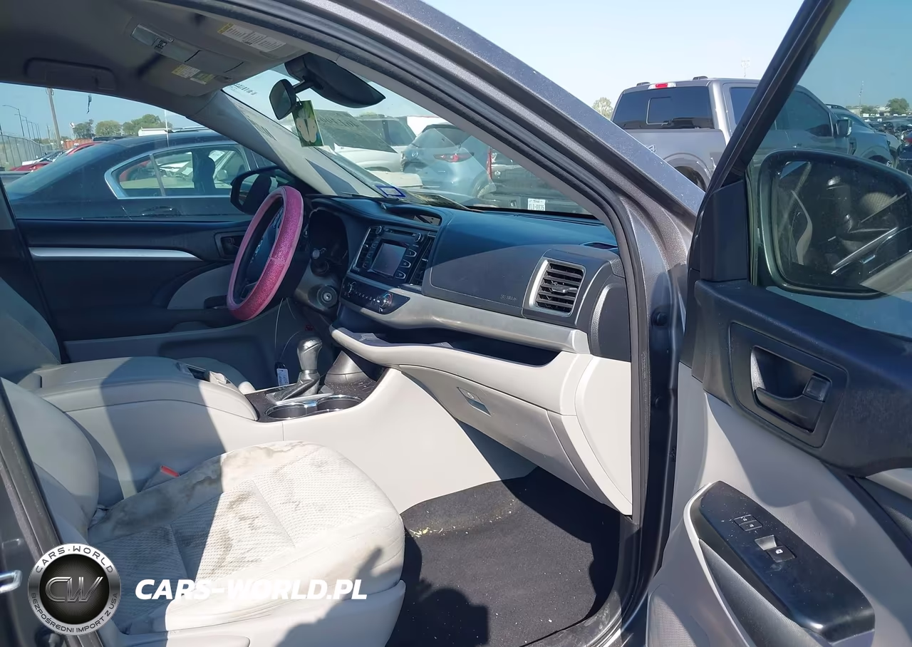 2018 Toyota Highlander Le VIN:5TDZARFH3JS035412 - 5