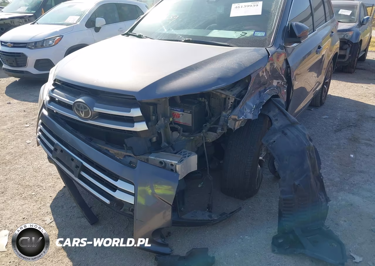 2018 Toyota Highlander Le VIN:5TDZARFH3JS035412 - 6