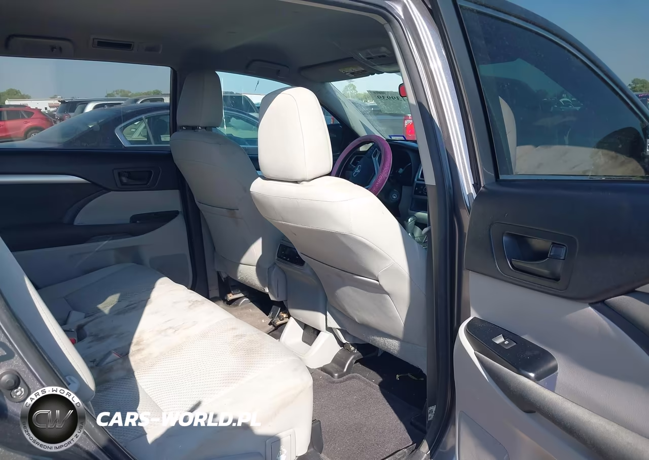 2018 Toyota Highlander Le VIN:5TDZARFH3JS035412 - 8