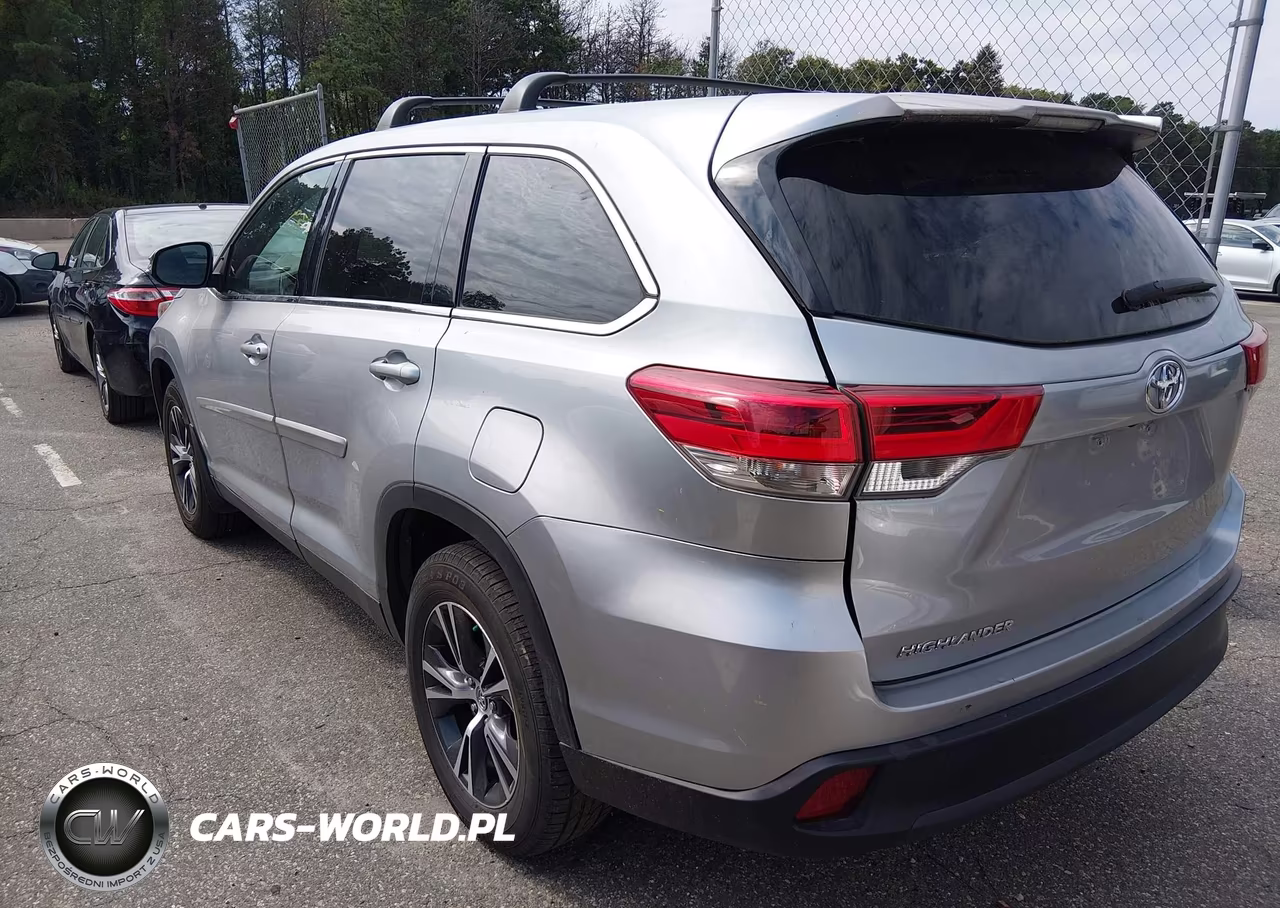 2019 Toyota Highlander Le VIN:5TDBZRFH3KS740724 - 3