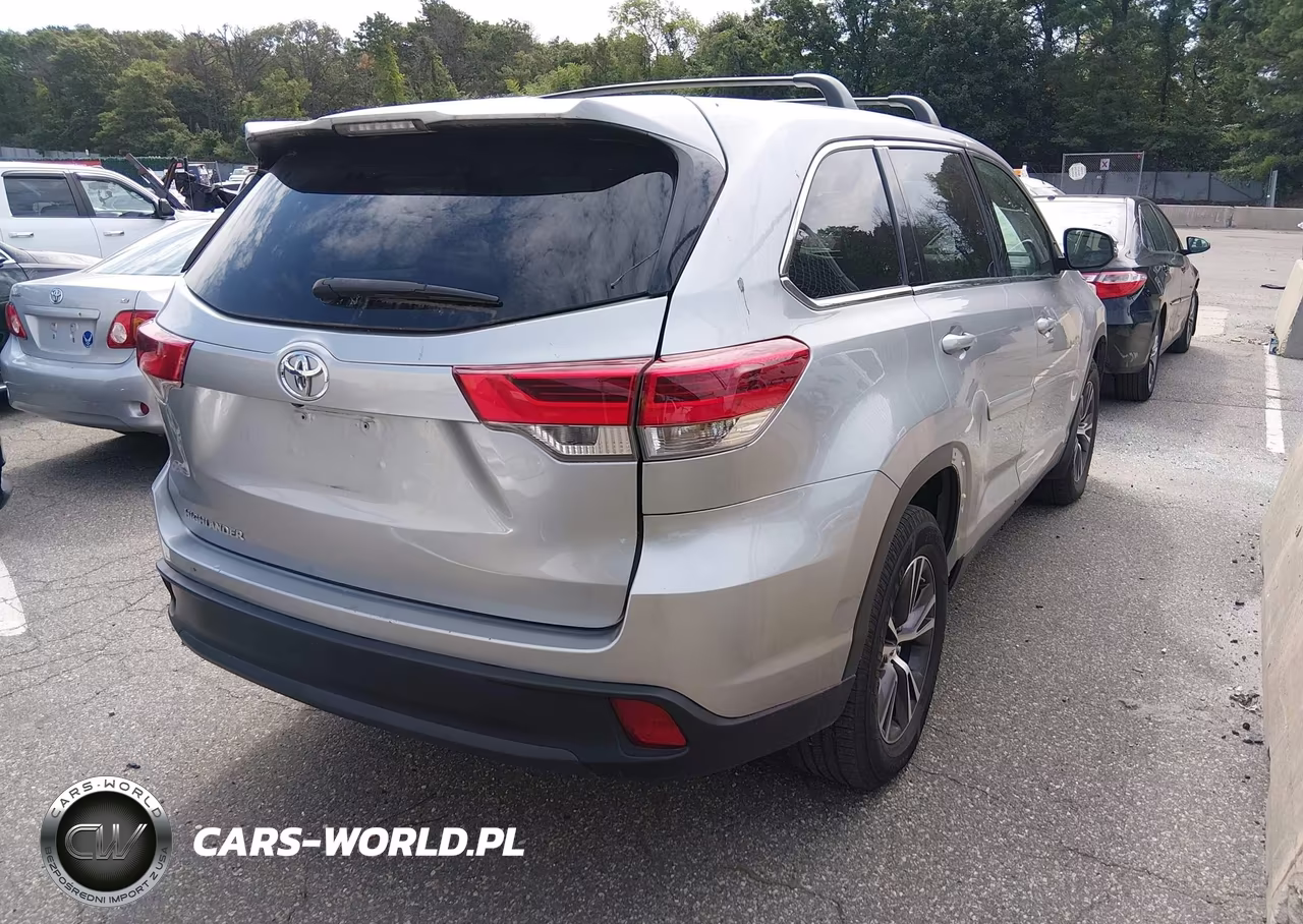 2019 Toyota Highlander Le VIN:5TDBZRFH3KS740724 - 4