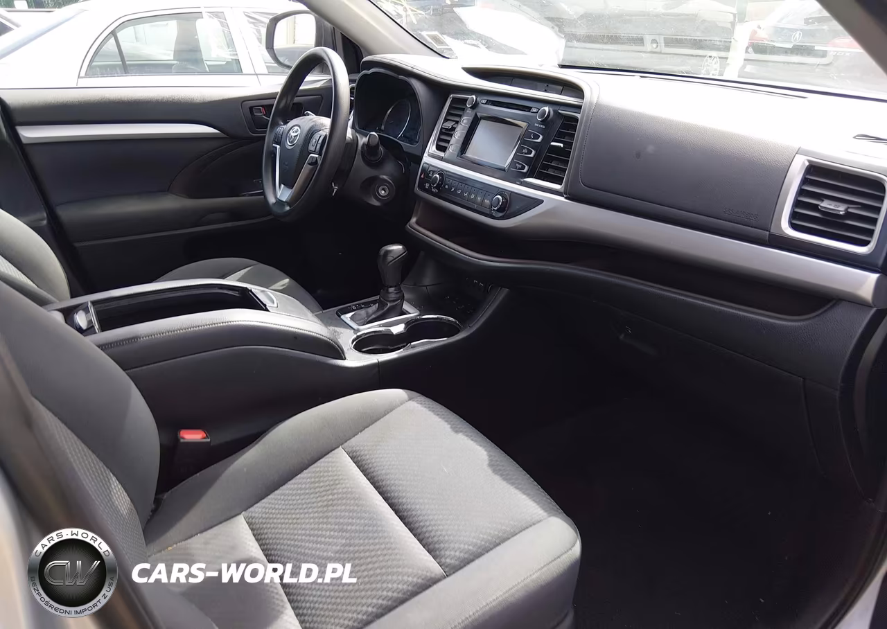 2019 Toyota Highlander Le VIN:5TDBZRFH3KS740724 - 5