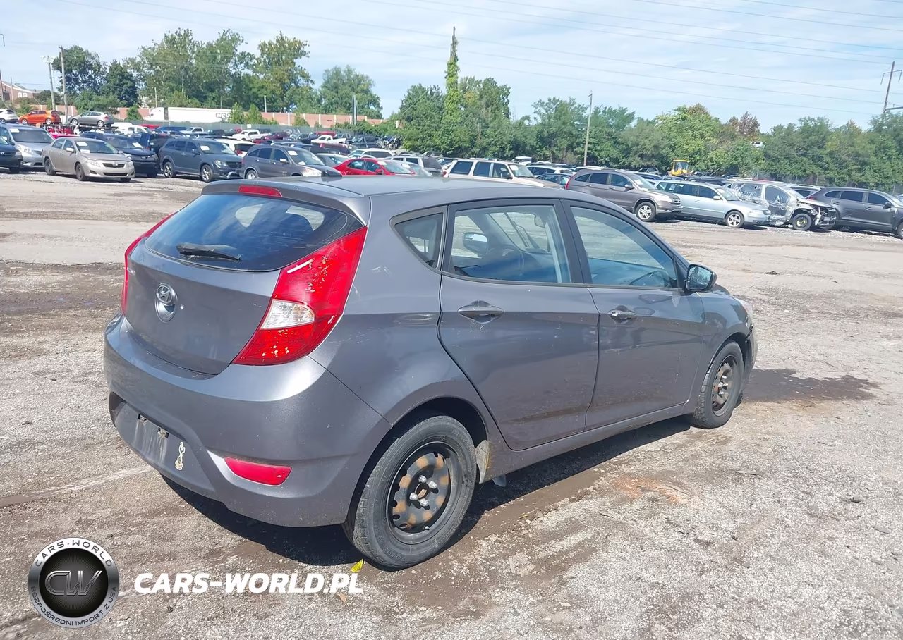 2015 Hyundai Accent Gs VIN:KMHCT5AE3FU212383 - 4