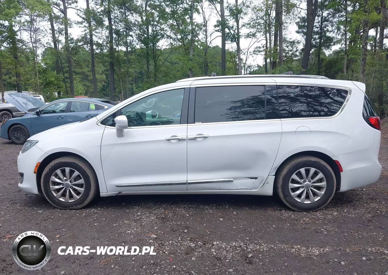 2019 Chrysler Pacifica Touring L VIN:2C4RC1BG5KR561446 - 14