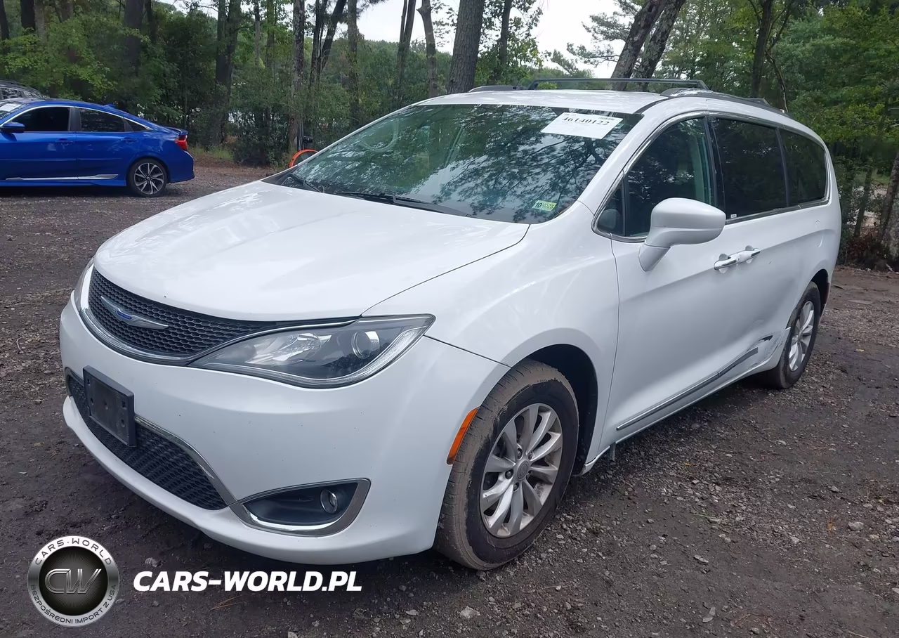 2019 Chrysler Pacifica Touring L VIN:2C4RC1BG5KR561446 - 2
