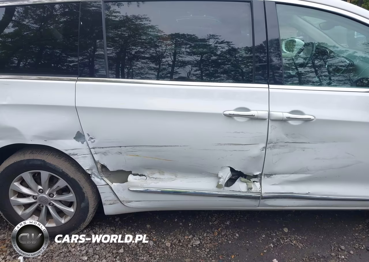 2019 Chrysler Pacifica Touring L VIN:2C4RC1BG5KR561446 - 6