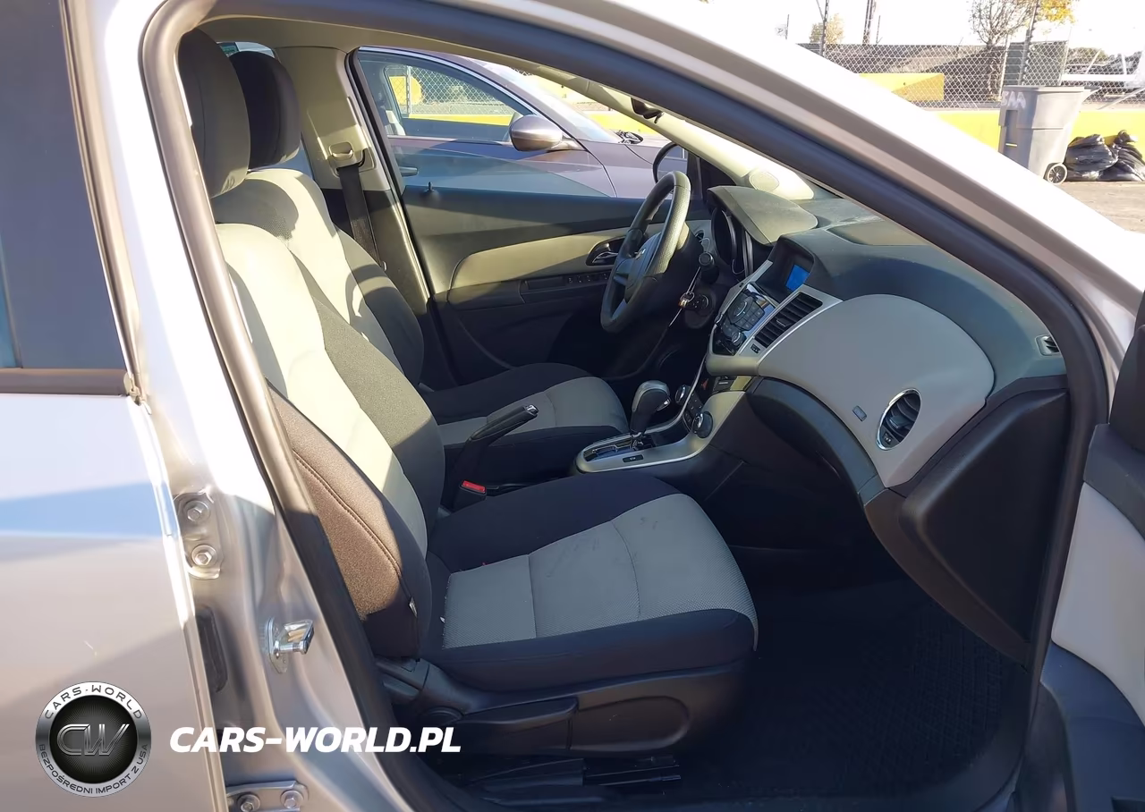 2015 Chevrolet Cruze Ls Auto VIN:1G1PA5SG2F7258841 - 5