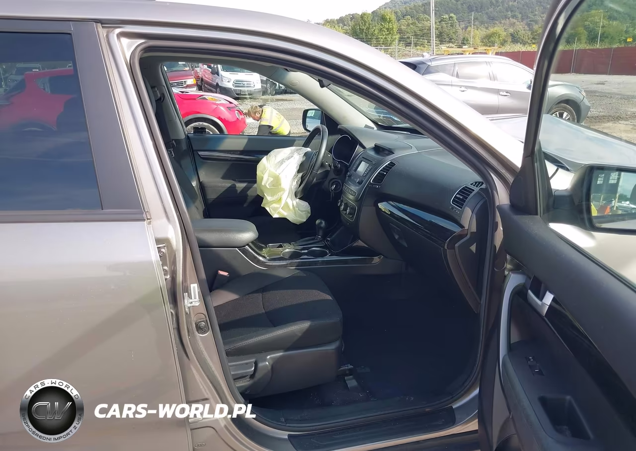 2015 Kia Sorento Lx VIN:5XYKTCA65FG585956 - 5