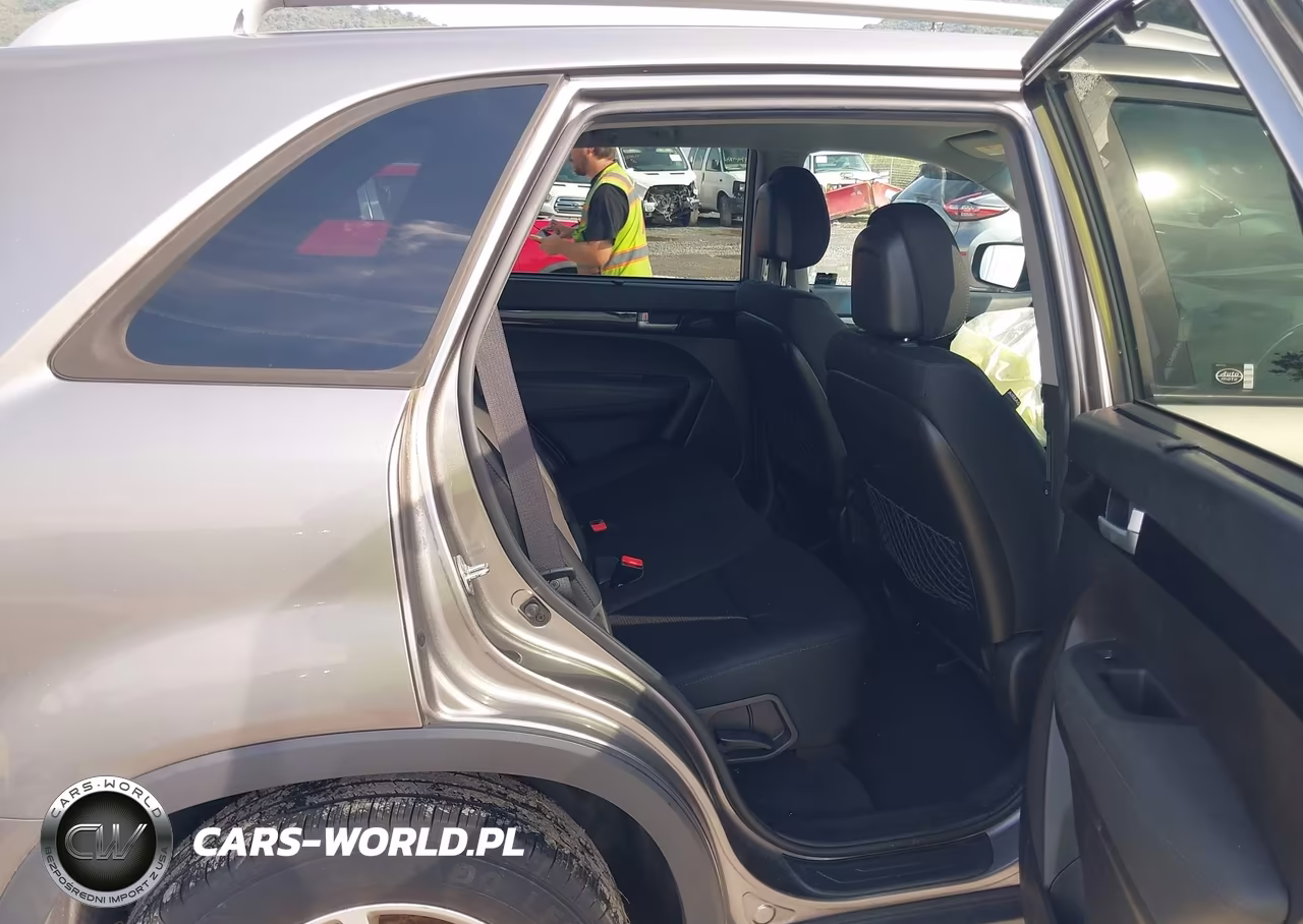 2015 Kia Sorento Lx VIN:5XYKTCA65FG585956 - 8