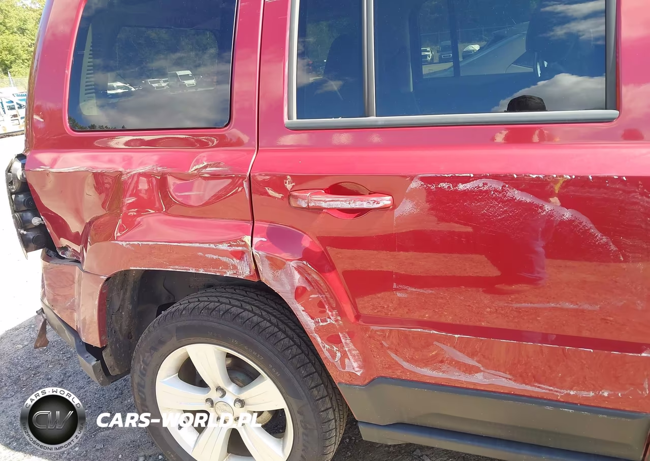 2015 Jeep Patriot Latitude VIN:1C4NJRFB0FD214438 - 14