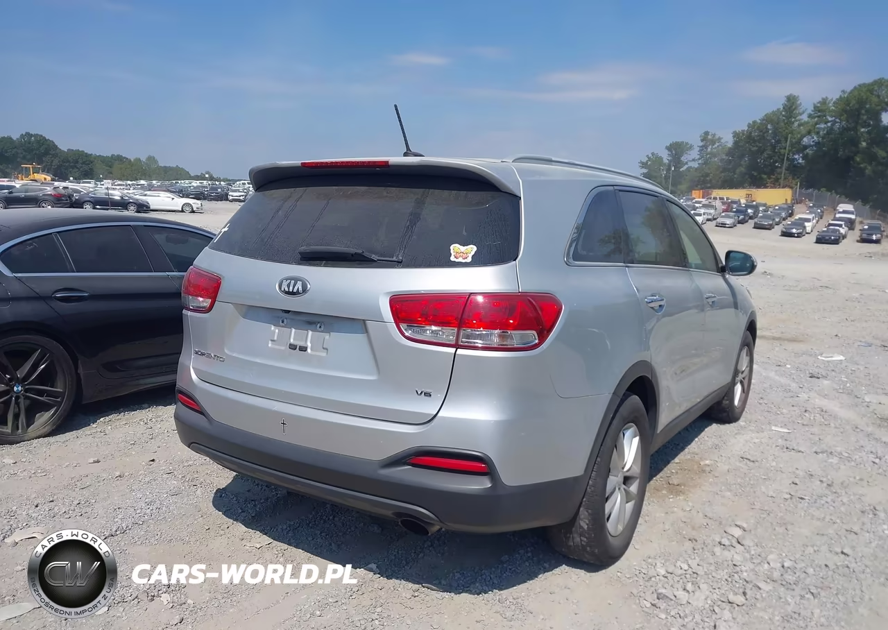 2018 Kia Sorento 3.3L Lx VIN:5XYPG4A51JG388766 - 4