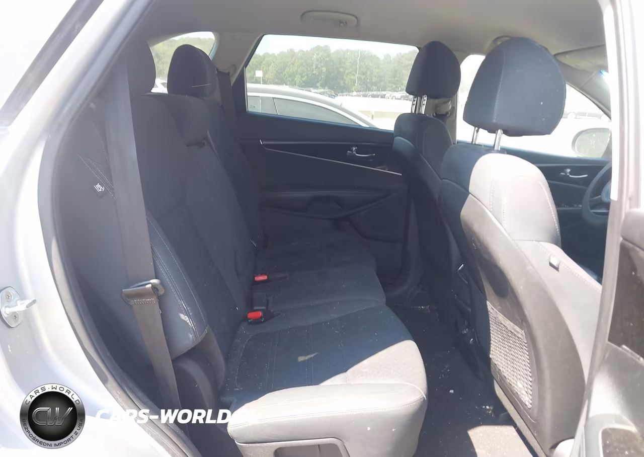2018 Kia Sorento 3.3L Lx VIN:5XYPG4A51JG388766 - 8