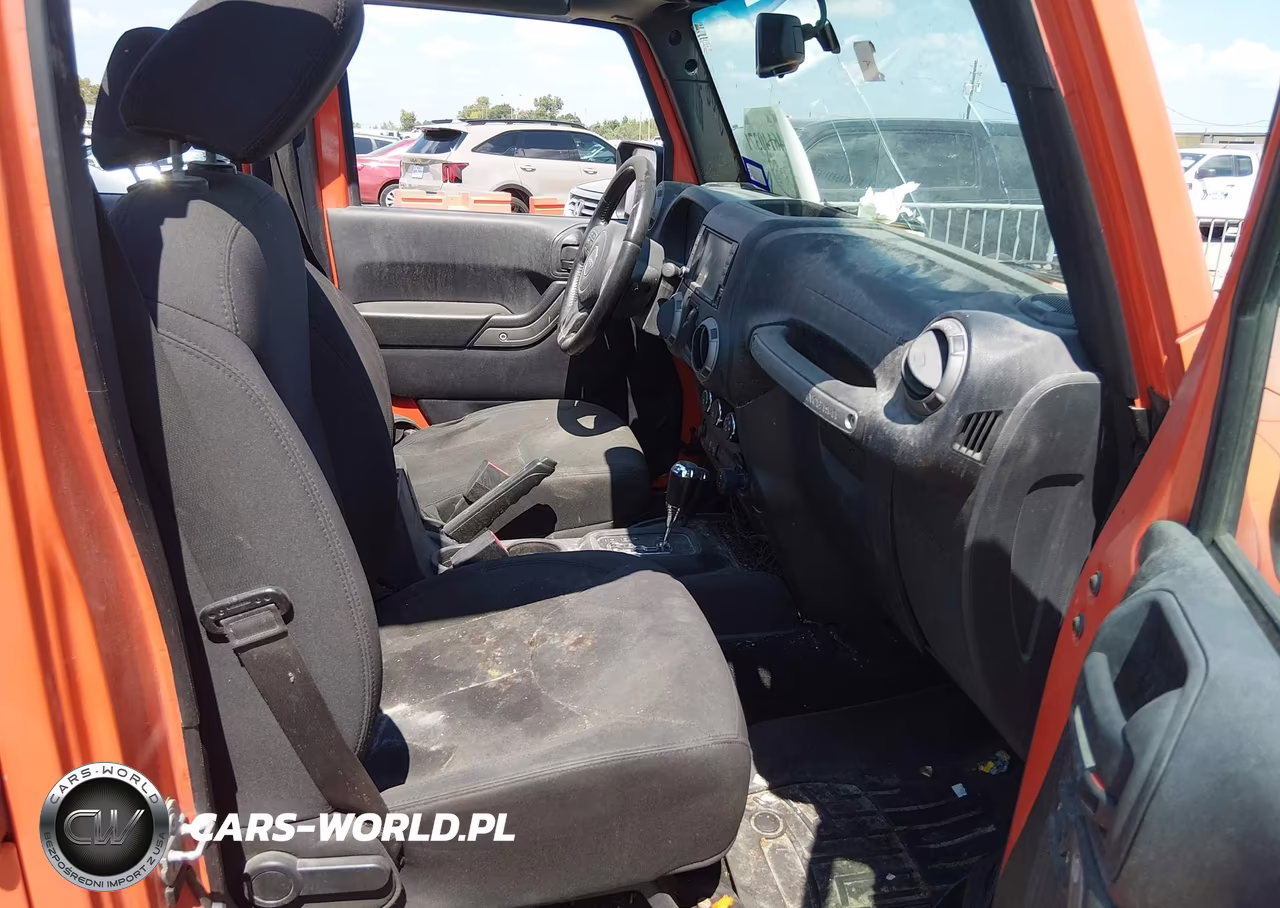 2015 Jeep Wrangler Unlimited Sport VIN:1C4BJWDG6FL729918 - 5