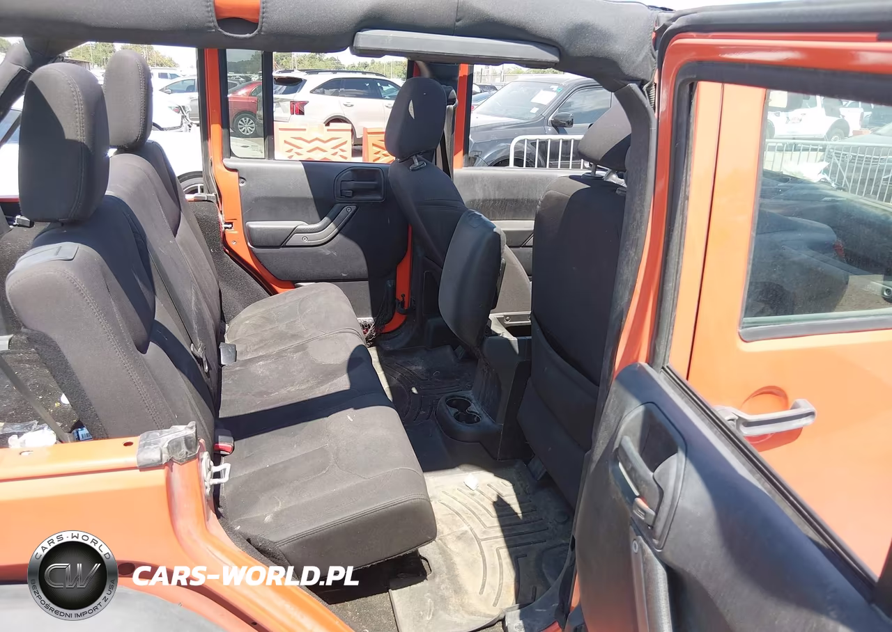 2015 Jeep Wrangler Unlimited Sport VIN:1C4BJWDG6FL729918 - 8