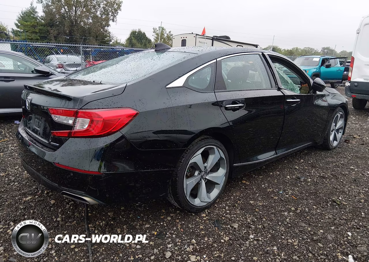 2018 Honda Accord Touring VIN:1HGCV1F92JA080313 - 4