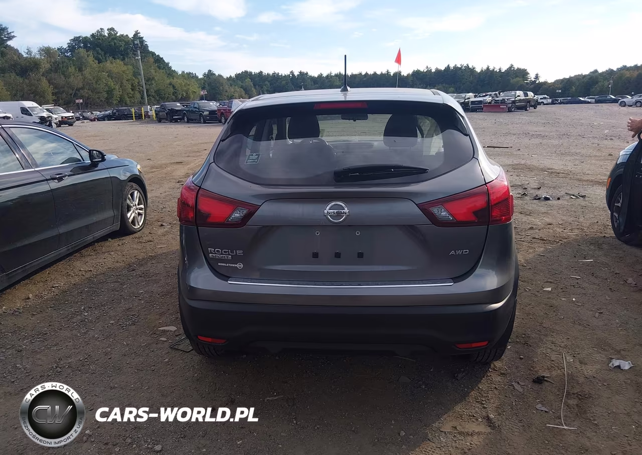 2018 Nissan Rogue Sport S VIN:JN1BJ1CR2JW267079 - 17