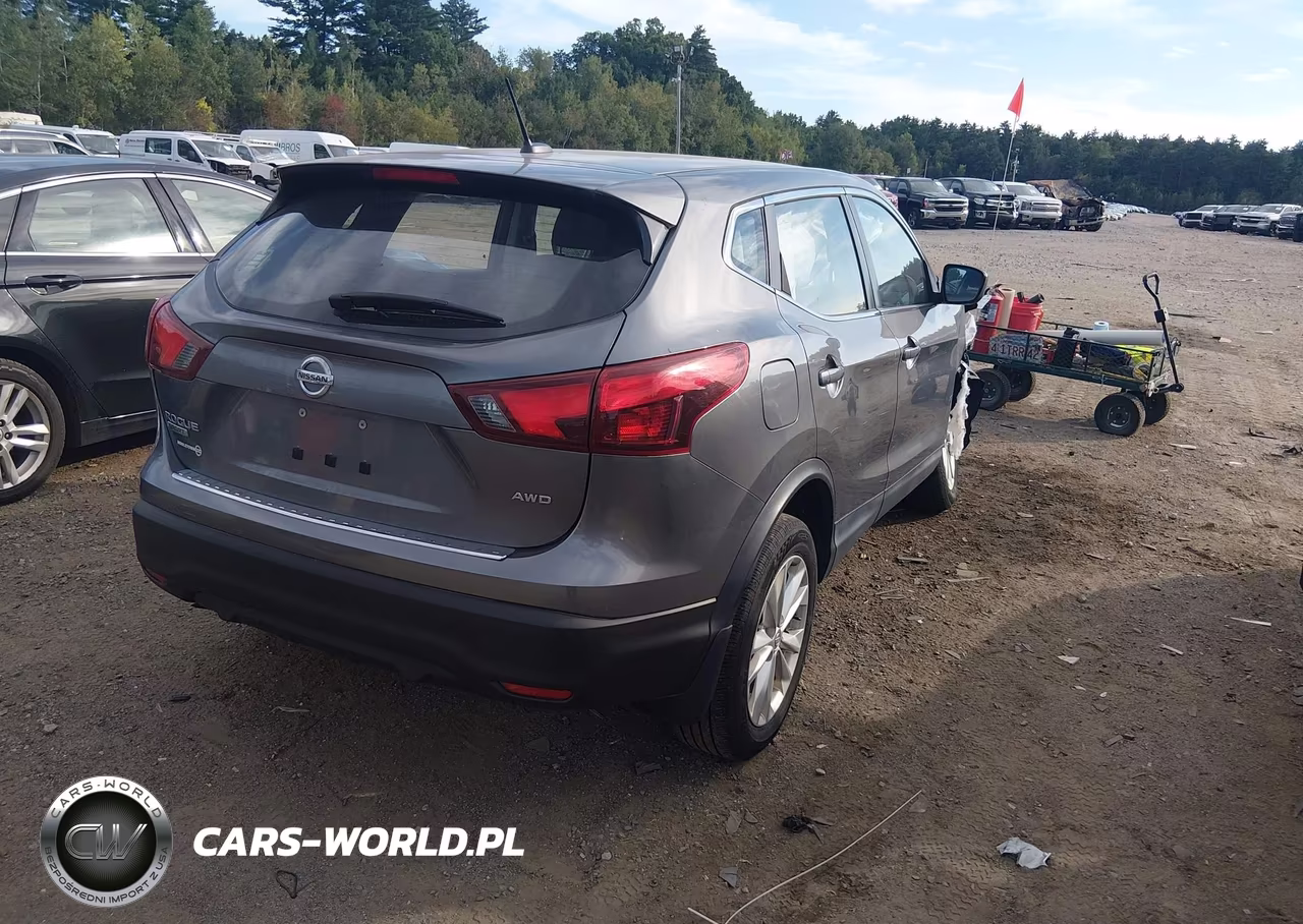 2018 Nissan Rogue Sport S VIN:JN1BJ1CR2JW267079 - 4