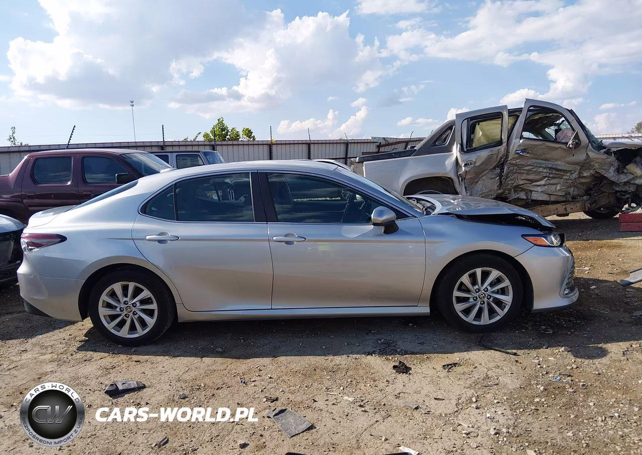 2021 Toyota Camry Le VIN:4T1C11AK7MU572743 - 13