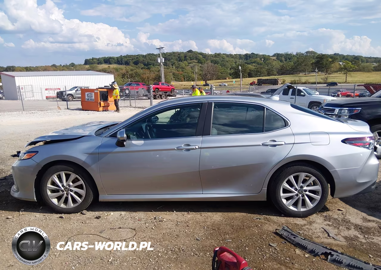 2021 Toyota Camry Le VIN:4T1C11AK7MU572743 - 14