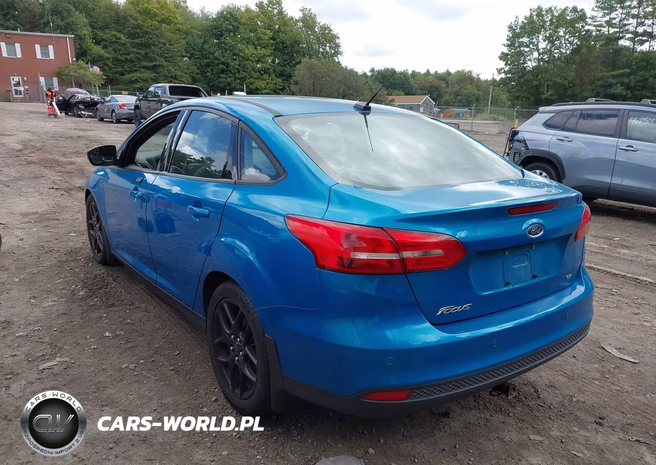 2016 Ford Focus Se VIN:1FADP3F2XGL223524 - 3