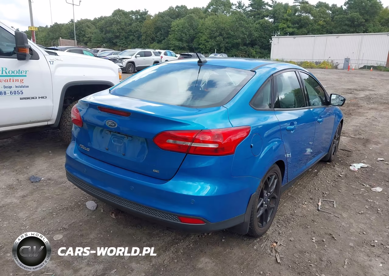 2016 Ford Focus Se VIN:1FADP3F2XGL223524 - 4