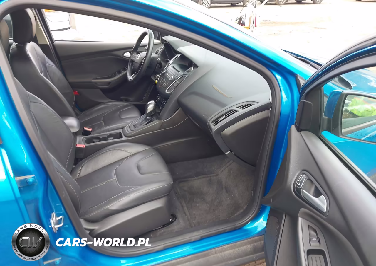 2016 Ford Focus Se VIN:1FADP3F2XGL223524 - 5