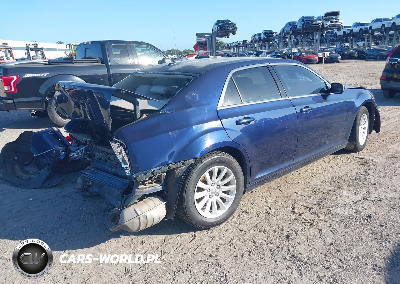 2013 Chrysler 300 Motown VIN:2C3CCAAG4DH732157 - 4