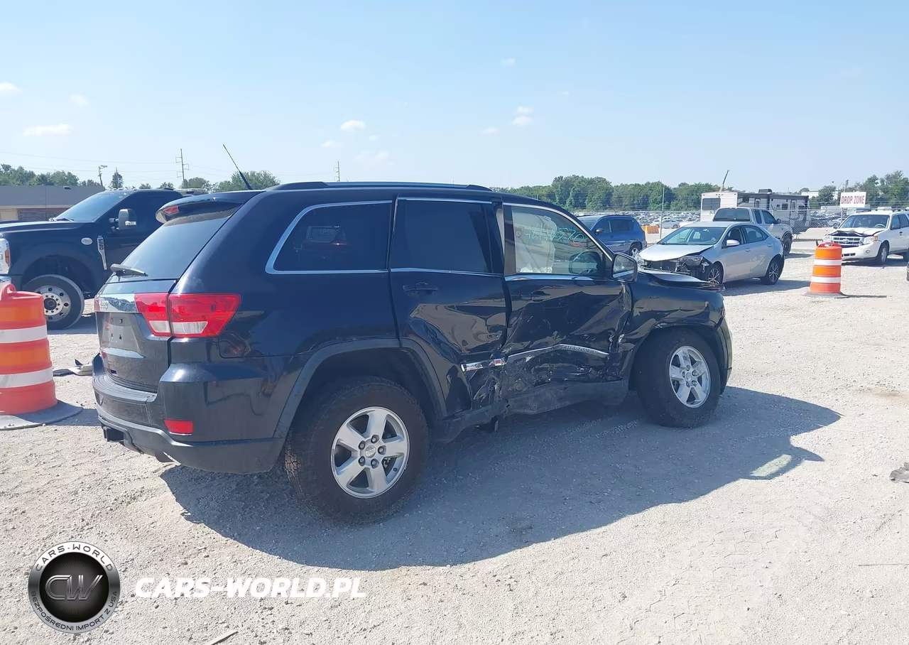 2011 Jeep Grand Cherokee Laredo VIN:1J4RR4GG3BC514928 - 4