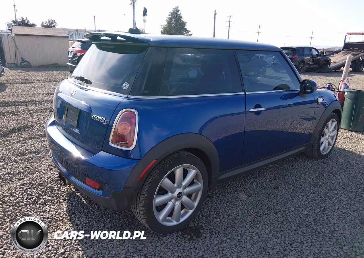 2007 Mini Cooper S VIN:WMWMF73537TL86810 - 4