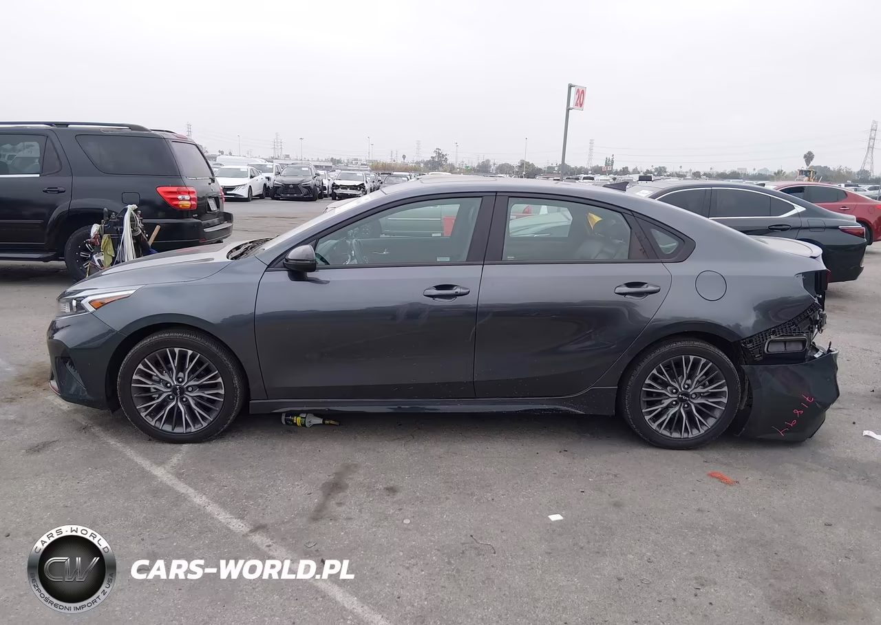 2024 Kia Forte Gt-Line VIN:3KPF54AD1RE768689 - 15
