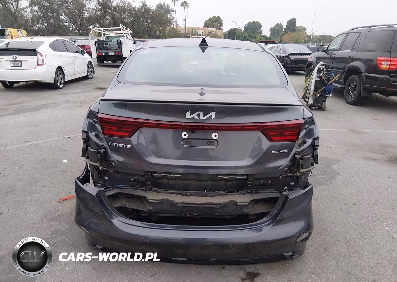 2024 Kia Forte Gt-Line VIN:3KPF54AD1RE768689 - 17