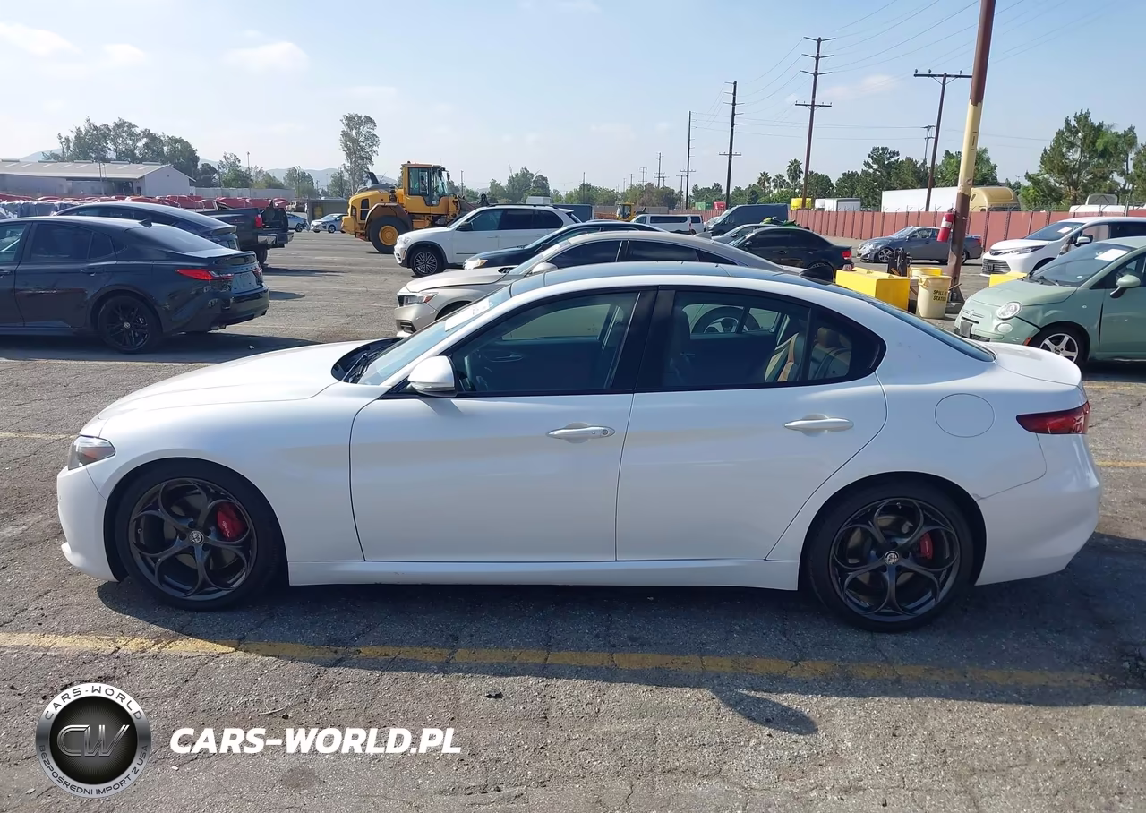 2018 Alfa Romeo Giulia Ti Sport Rwd VIN:ZARFAECN7J7594080 - 15