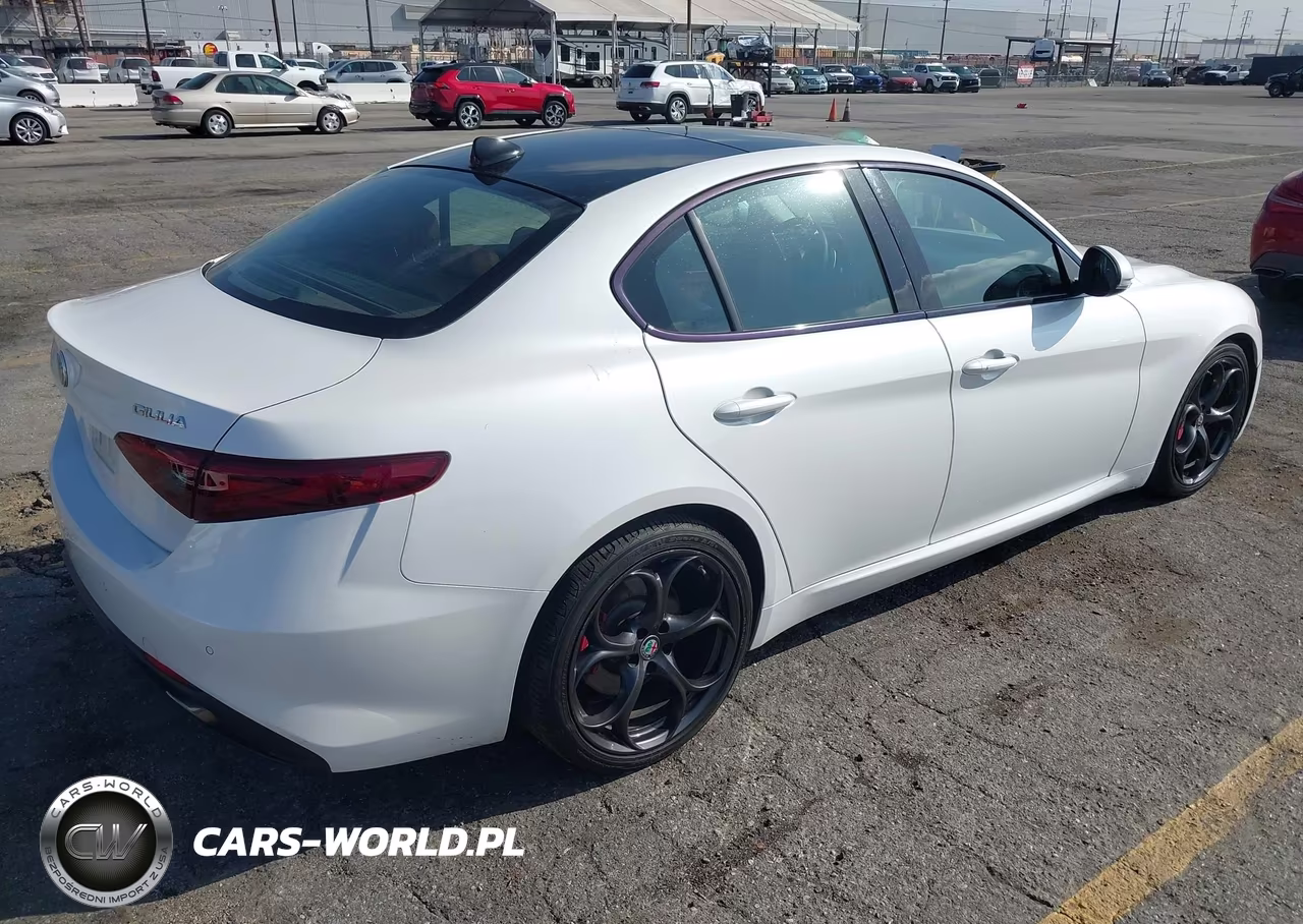 2018 Alfa Romeo Giulia Ti Sport Rwd VIN:ZARFAECN7J7594080 - 4