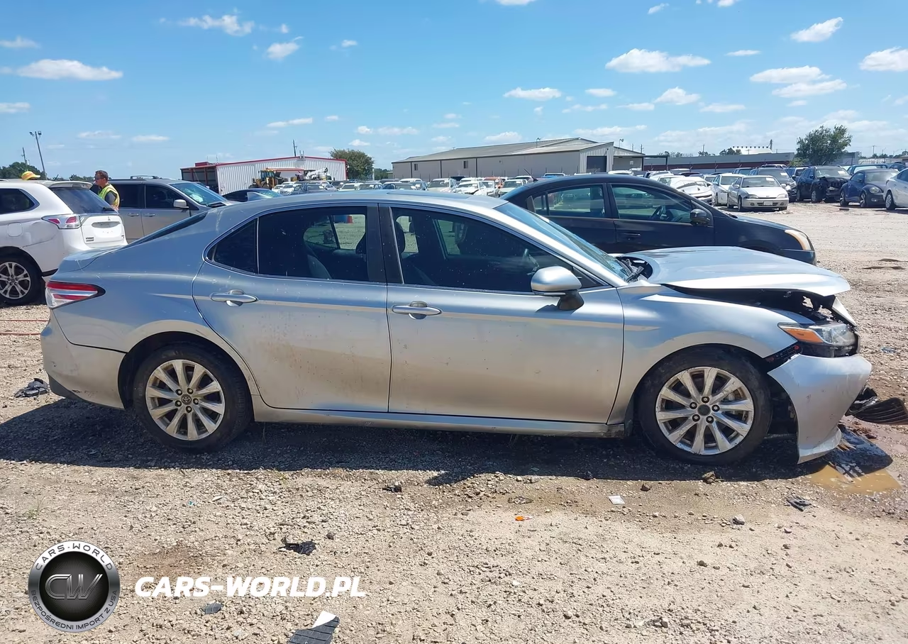 2019 Toyota Camry Le VIN:4T1B11HK7KU782211 - 13