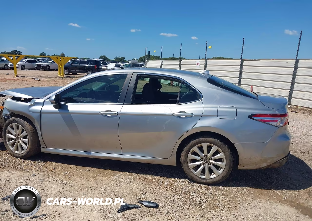 2019 Toyota Camry Le VIN:4T1B11HK7KU782211 - 14