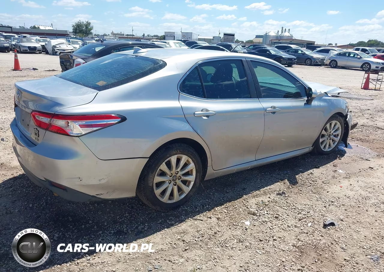 2019 Toyota Camry Le VIN:4T1B11HK7KU782211 - 4