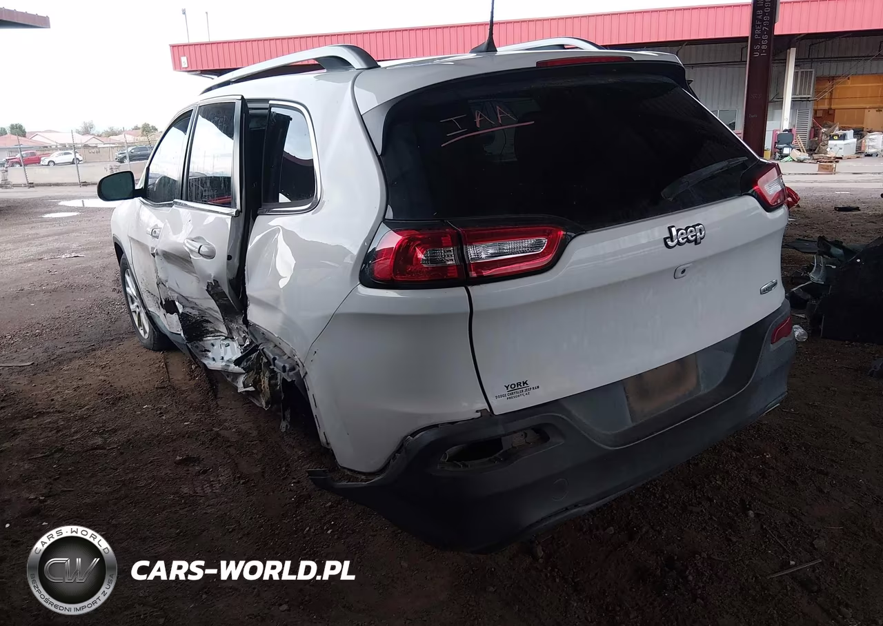 2017 Jeep Cherokee Latitude Fwd VIN:1C4PJLCS3HD232364 - 3