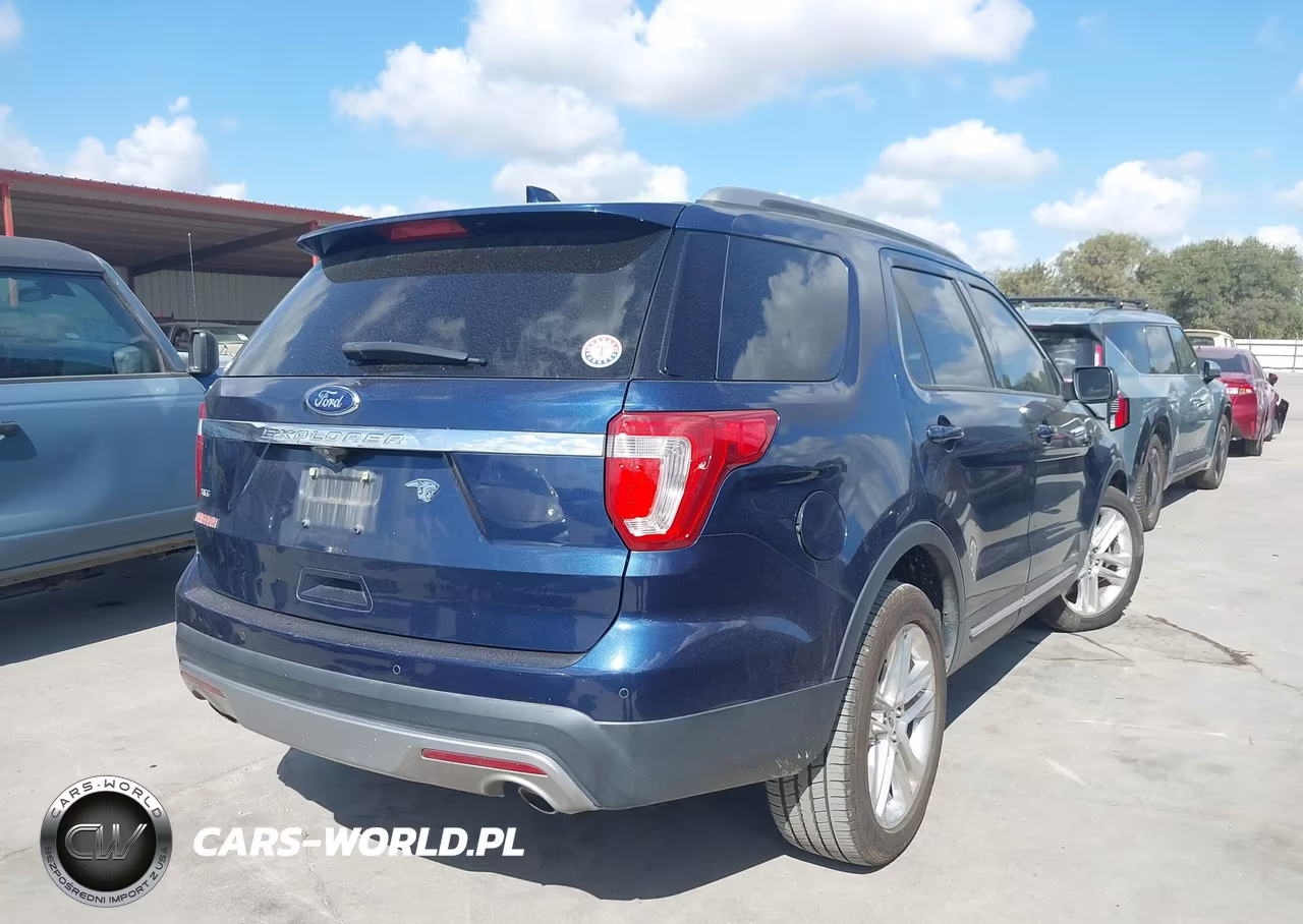 2017 Ford Explorer Xlt VIN:1FM5K7D8XHGB52620 - 4