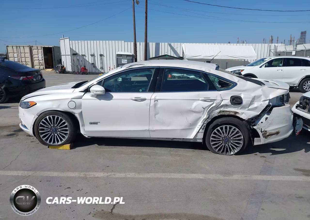 2018 Ford Fusion Energi Titanium VIN:3FA6P0SU1JR110472 - 14