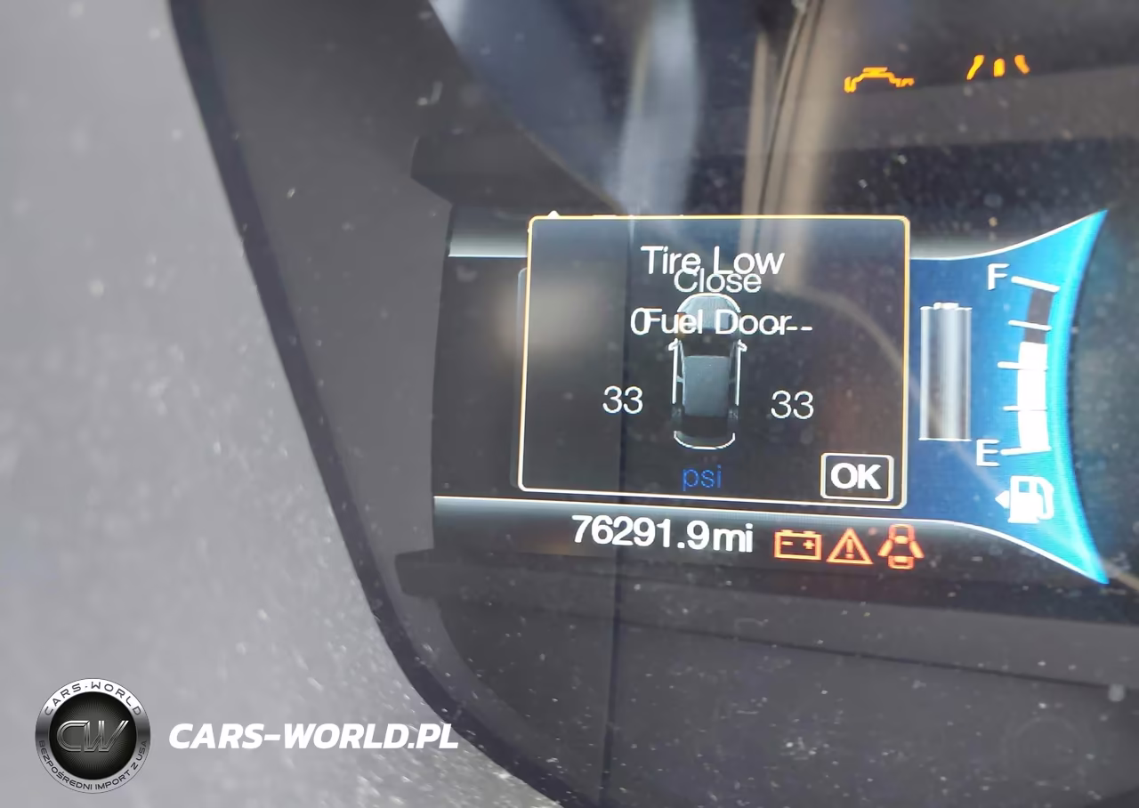 2018 Ford Fusion Energi Titanium VIN:3FA6P0SU1JR110472 - 15