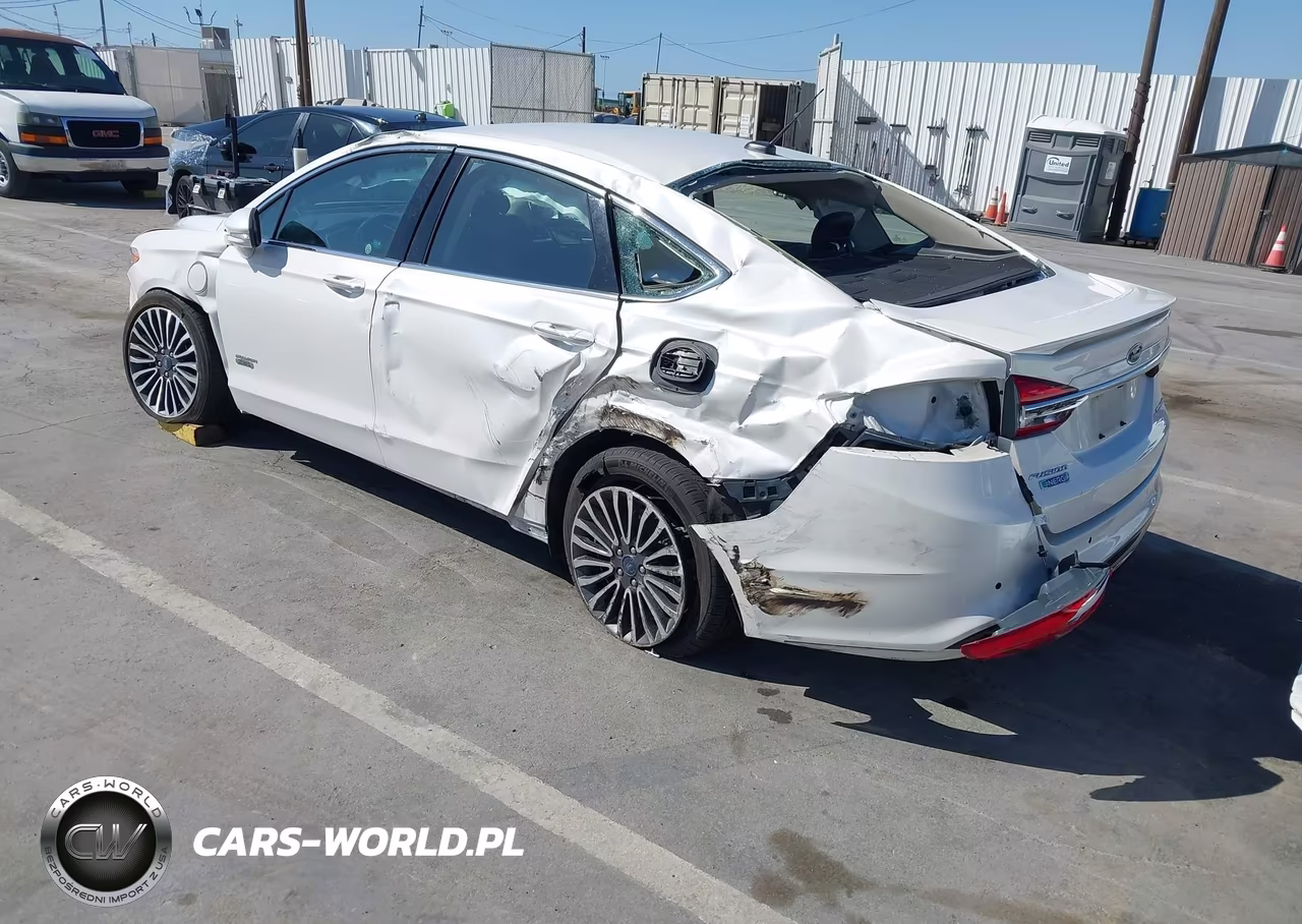 2018 Ford Fusion Energi Titanium VIN:3FA6P0SU1JR110472 - 3
