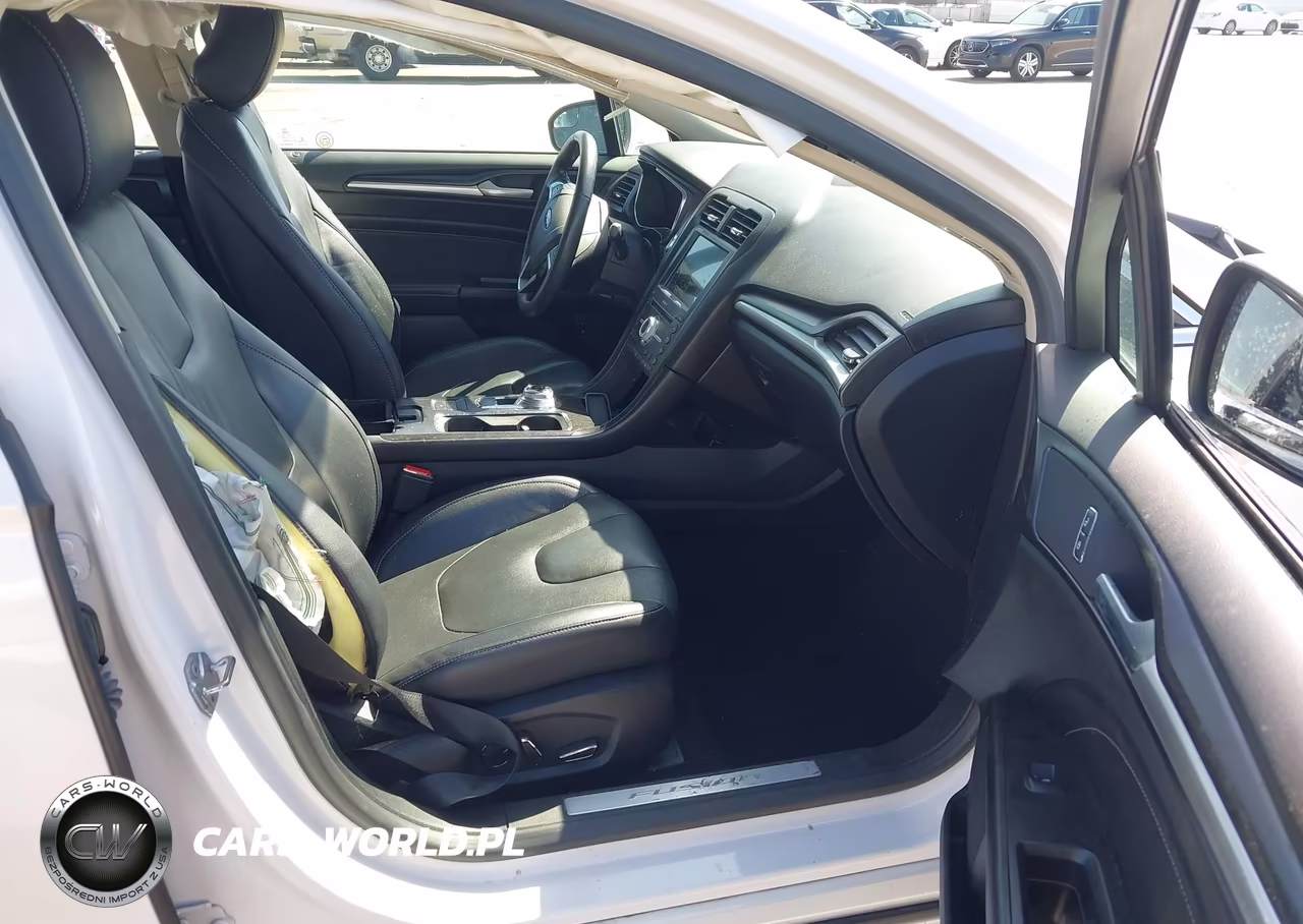 2018 Ford Fusion Energi Titanium VIN:3FA6P0SU1JR110472 - 5