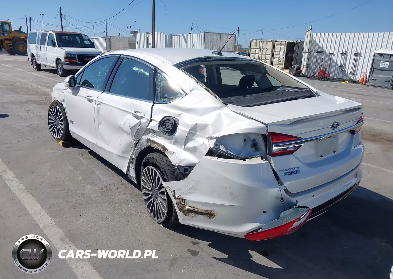 2018 Ford Fusion Energi Titanium VIN:3FA6P0SU1JR110472 - 6