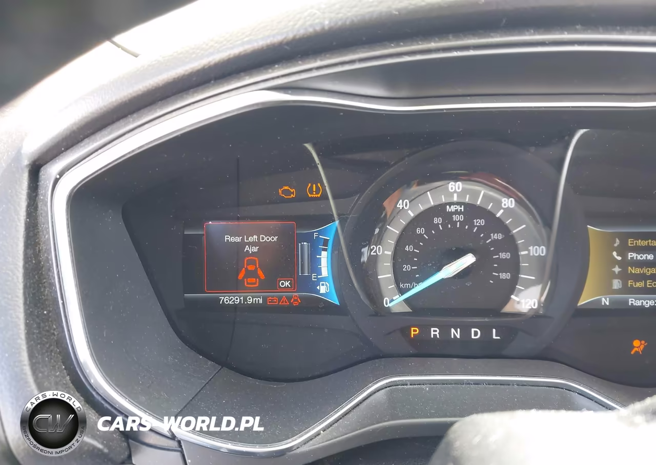 2018 Ford Fusion Energi Titanium VIN:3FA6P0SU1JR110472 - 7