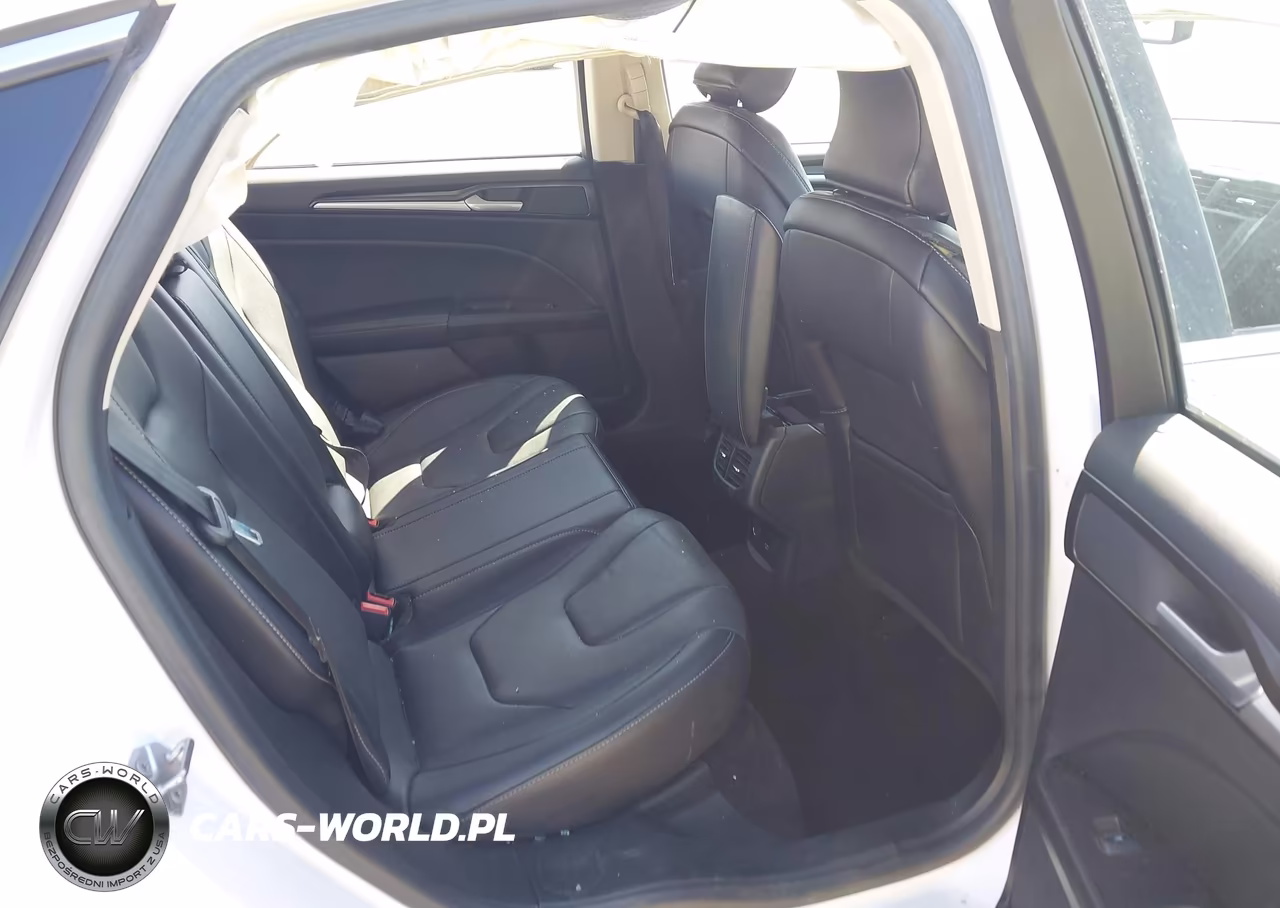 2018 Ford Fusion Energi Titanium VIN:3FA6P0SU1JR110472 - 8