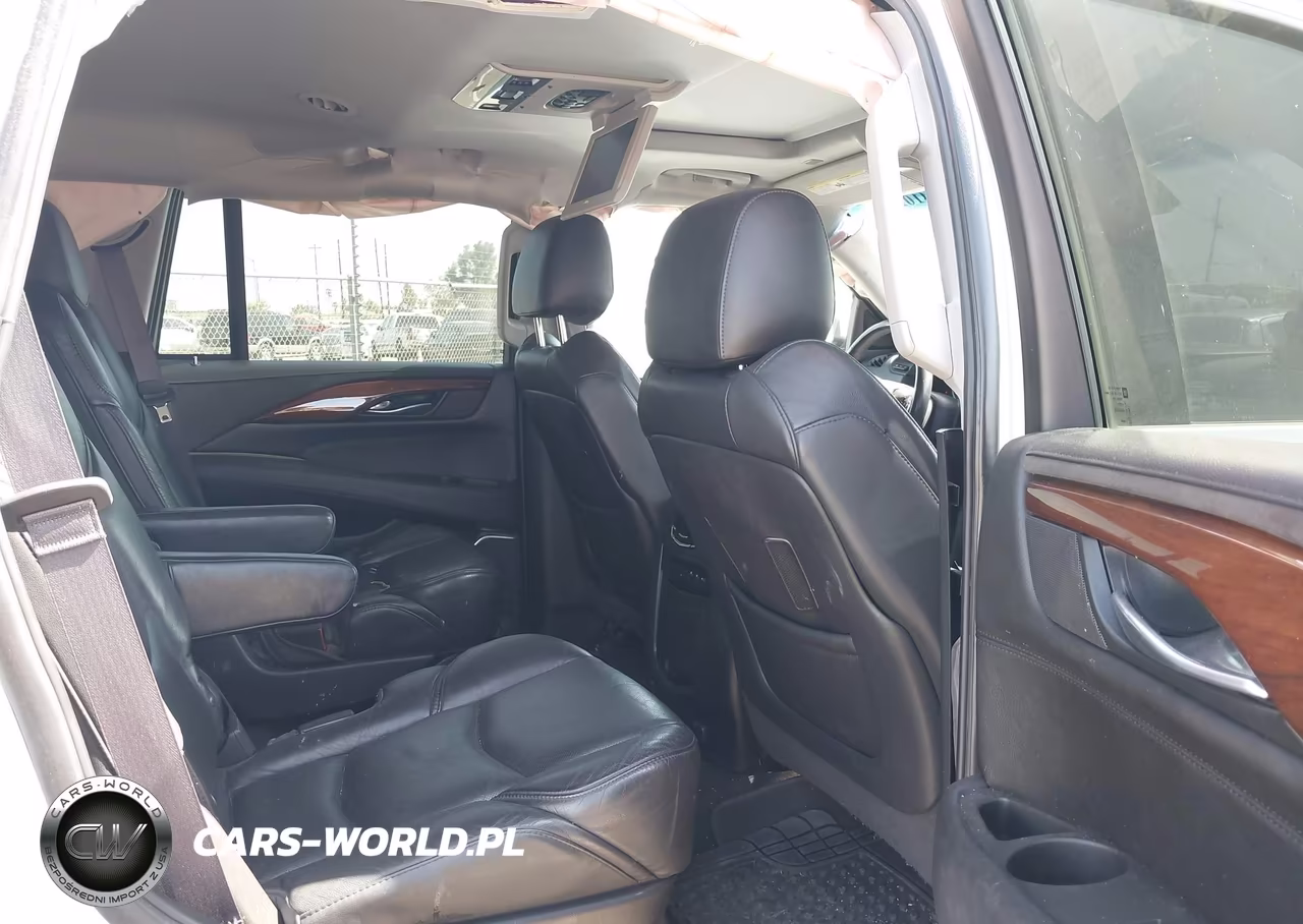 2017 Cadillac Escalade Luxury VIN:1GYS3BKJ9HR360046 - 8