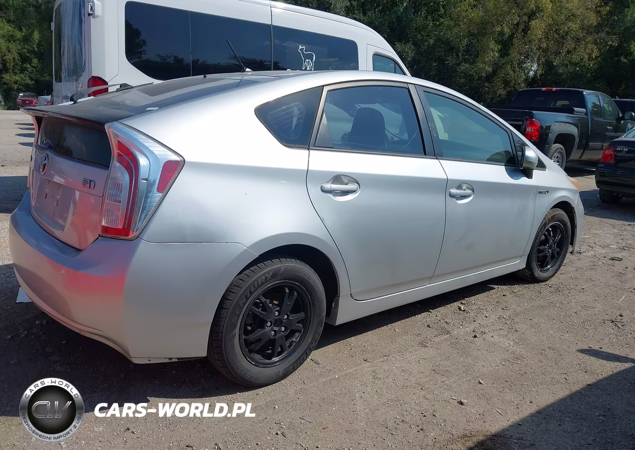 2013 Toyota Prius Two VIN:JTDKN3DU8D0341886 - 4