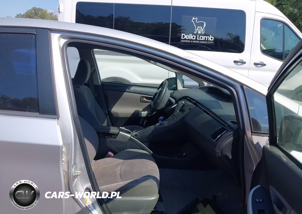 2013 Toyota Prius Two VIN:JTDKN3DU8D0341886 - 5