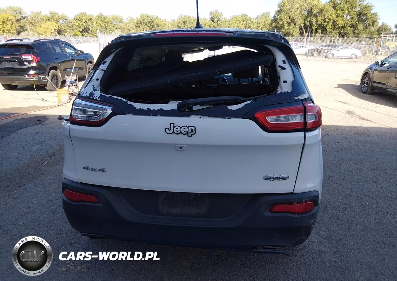 2015 Jeep Cherokee Latitude VIN:1C4PJMCS6FW612970 - 14