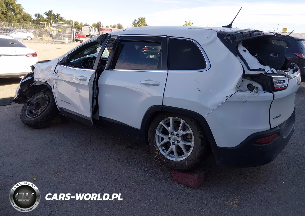 2015 Jeep Cherokee Latitude VIN:1C4PJMCS6FW612970 - 3